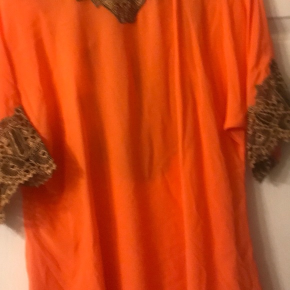 Woman Tops - Picture 2 of 2